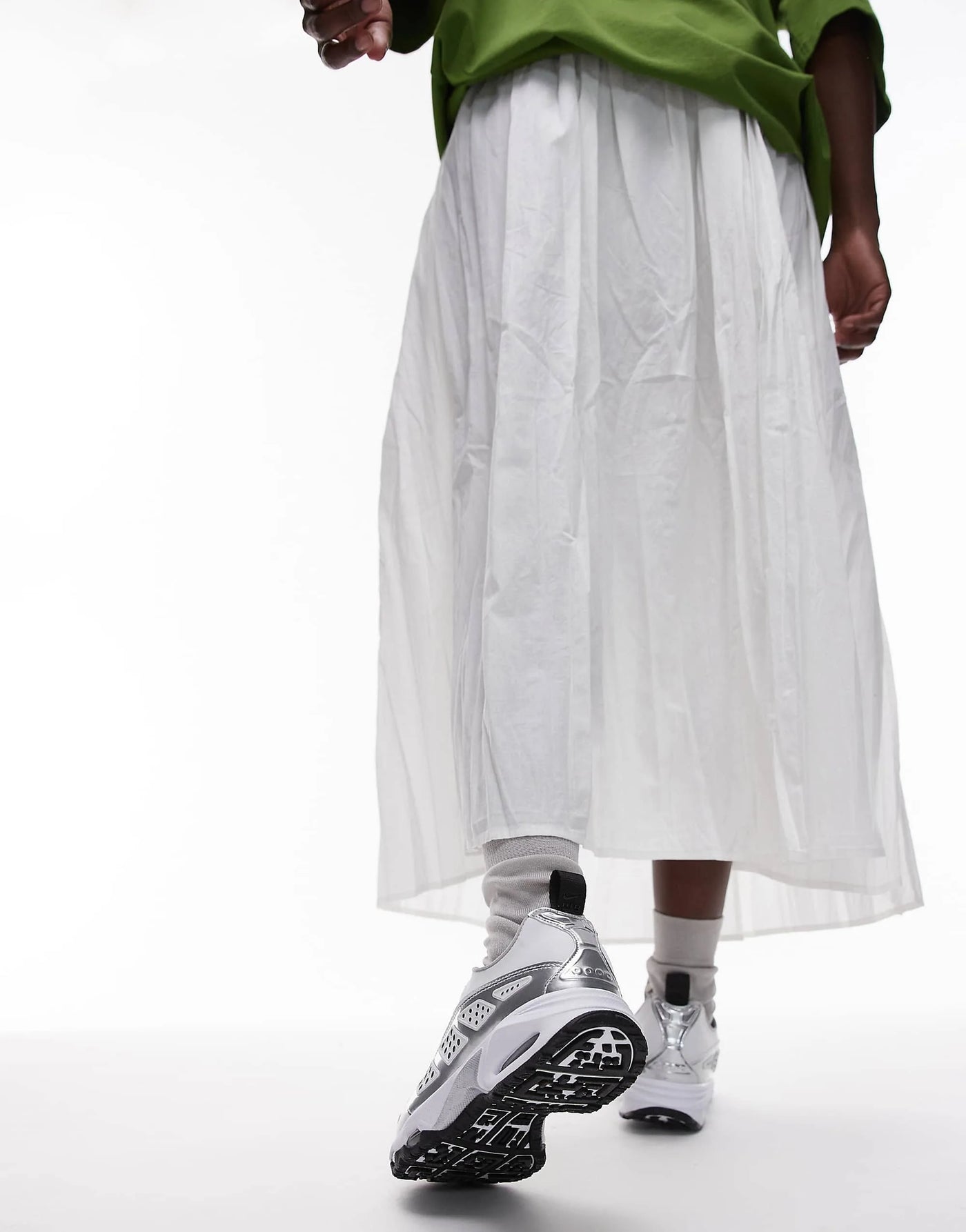 FZ2068-100 Nike Air Max Sunder White Black (Women's)