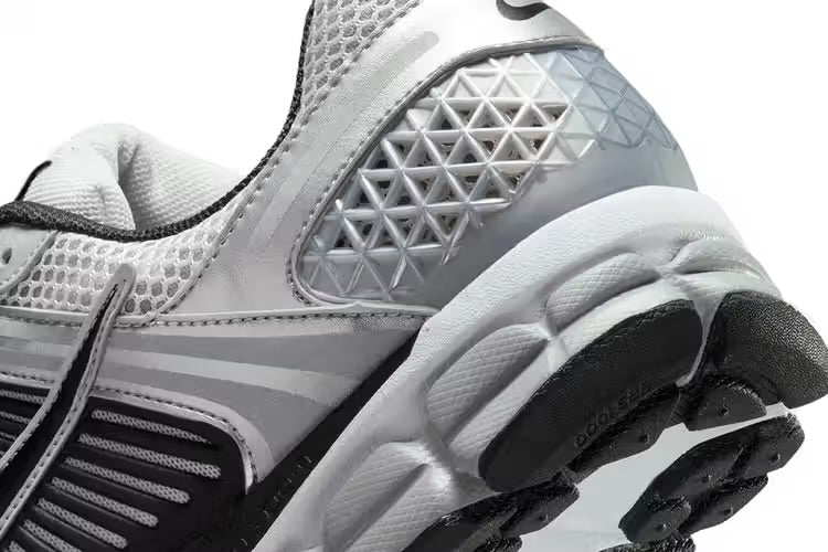 FJ4151-004 Nike Zoom Vomero 5 Metallic Silver Black Men's