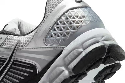 FJ4151-004 Nike Zoom Vomero 5 Metallic Silver Black Men's