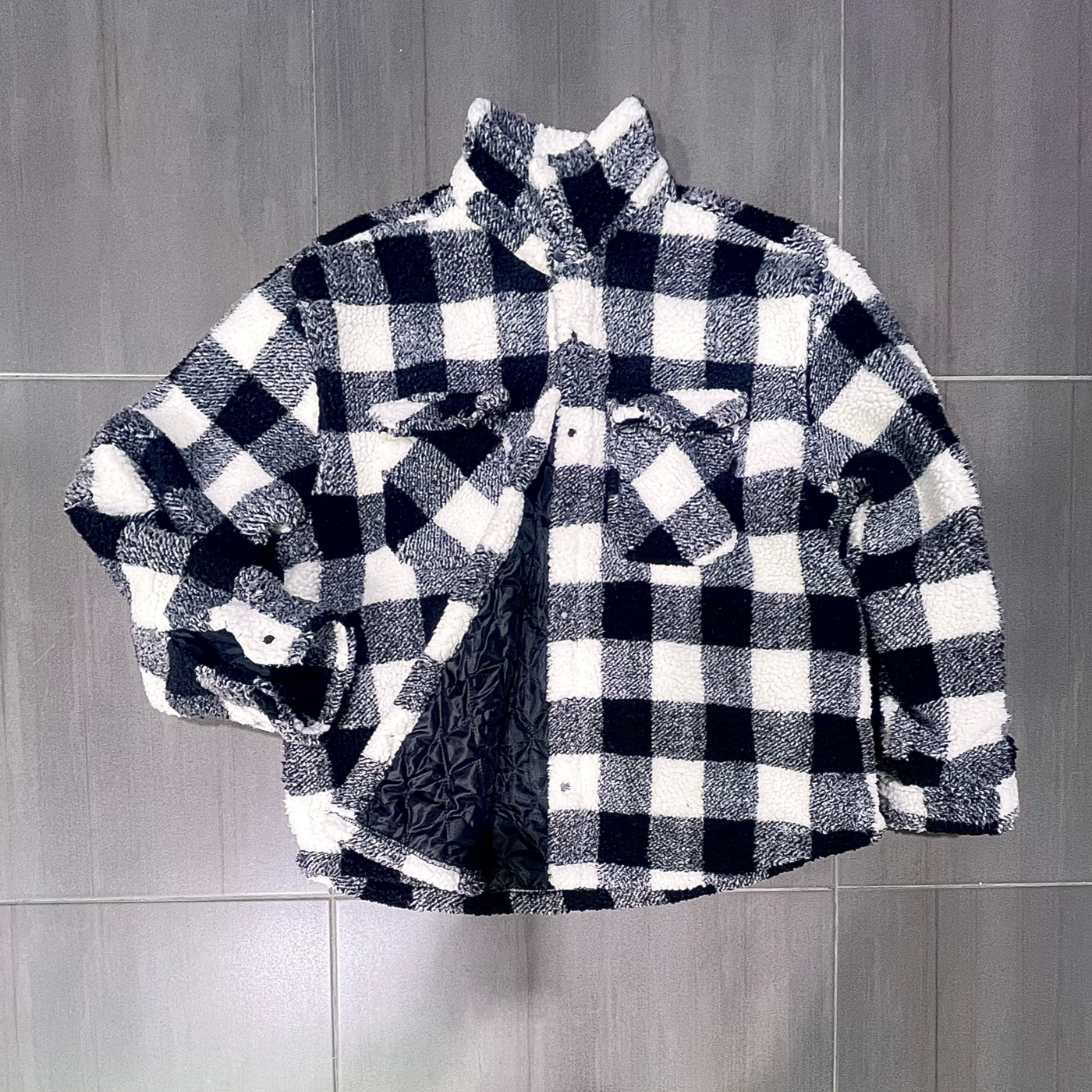 7364597 Point Zero Snap Sherpa Checkered Poly Oversize Shirt Black/White)