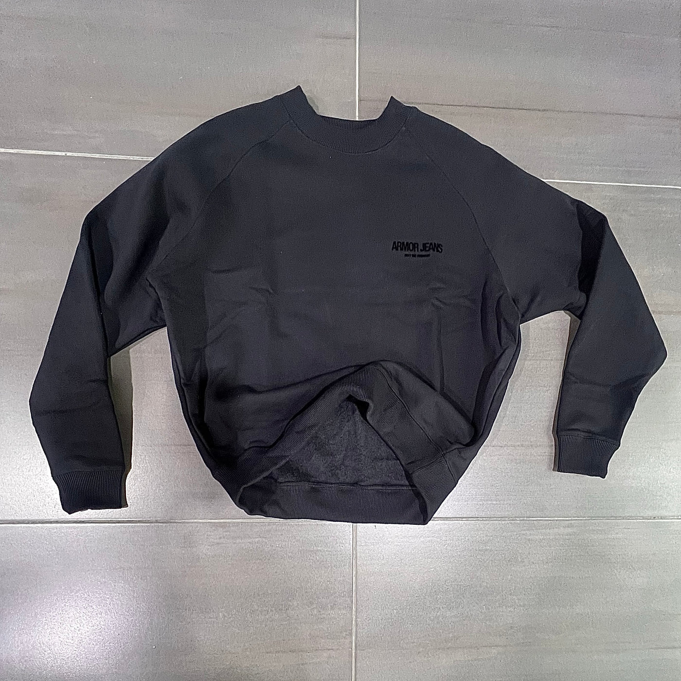 AR1002H-1 ARMOR SIGNATURE SWEATSHIRT (Black)