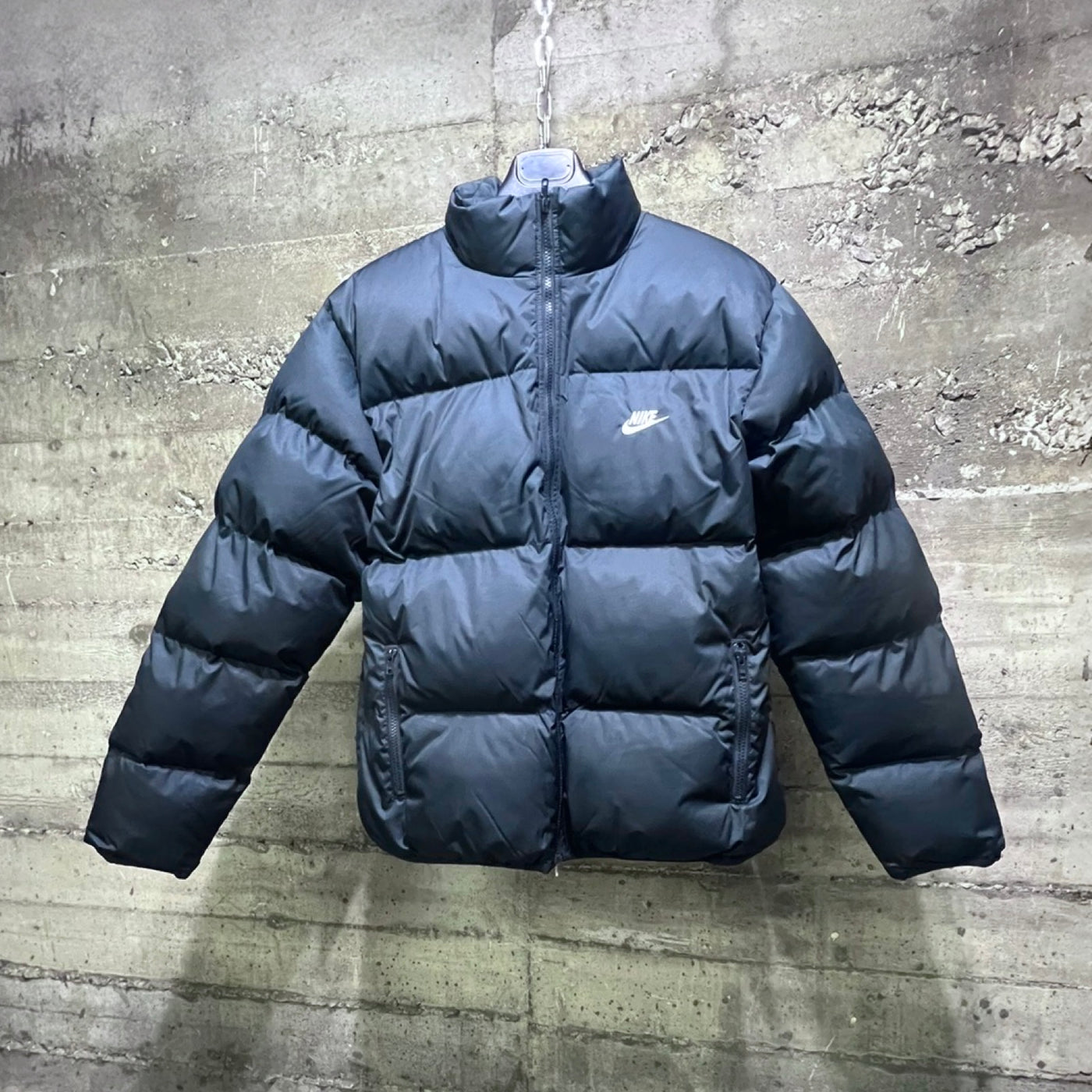 FB7368-010 Nike Sportswear Club Puffer Jacket Black/White