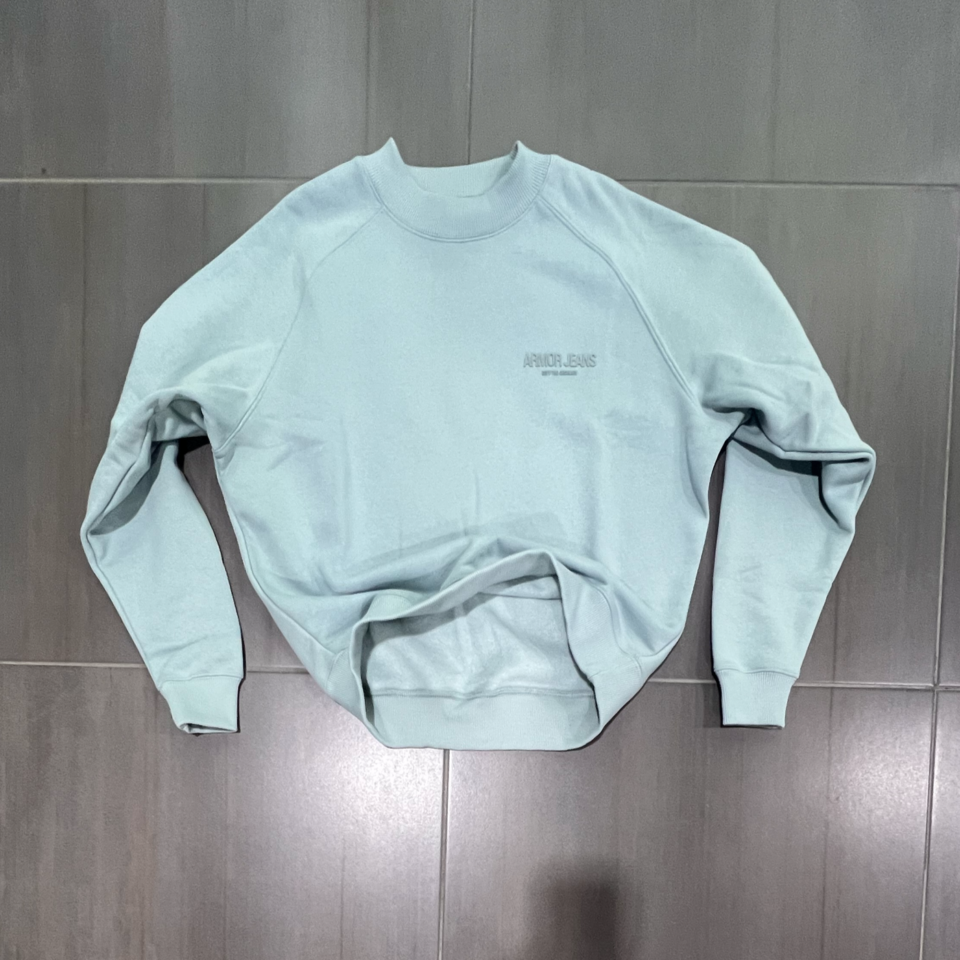 AR1002H-1 ARMOR SIGNATURE SWEATSHIRT (Fade Blue)